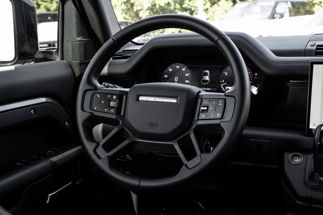2025 Land Rover Defender 110 X-Dynamic SE photo 12