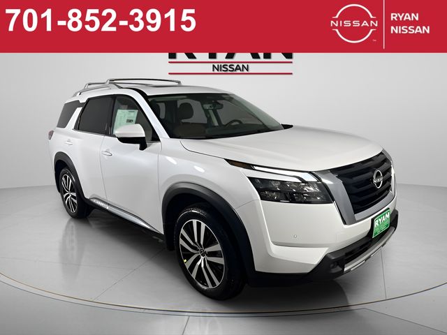 2025 Nissan Pathfinder Platinum's photo