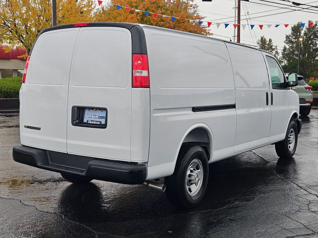 2025 Chevrolet Express Cargo 2500 photo 3