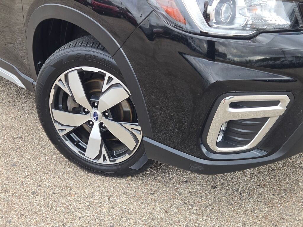 2020 Subaru Forester Touring photo 2