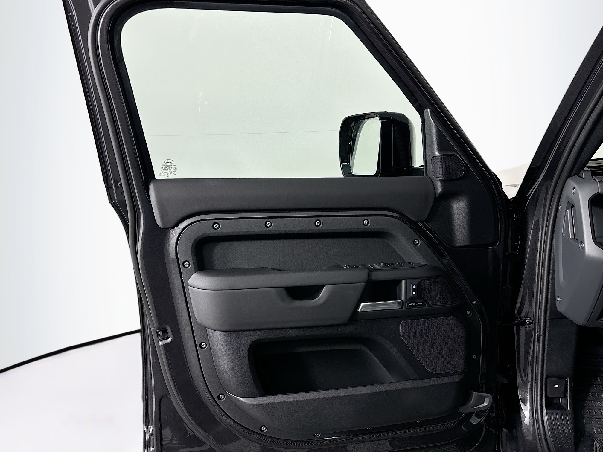 2025 Land Rover Defender 110 S photo 7