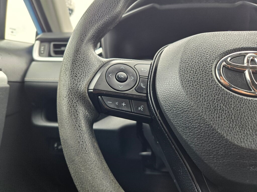 2021 Toyota RAV4 LE photo 24