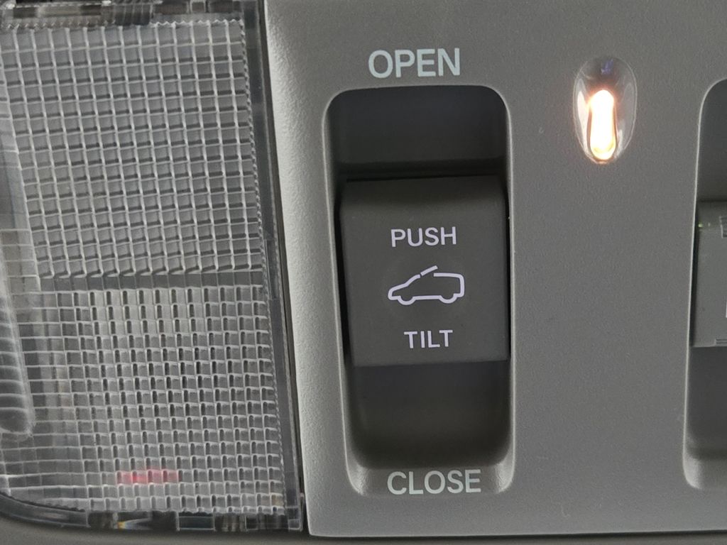 2018 Honda CR-V Touring photo 3