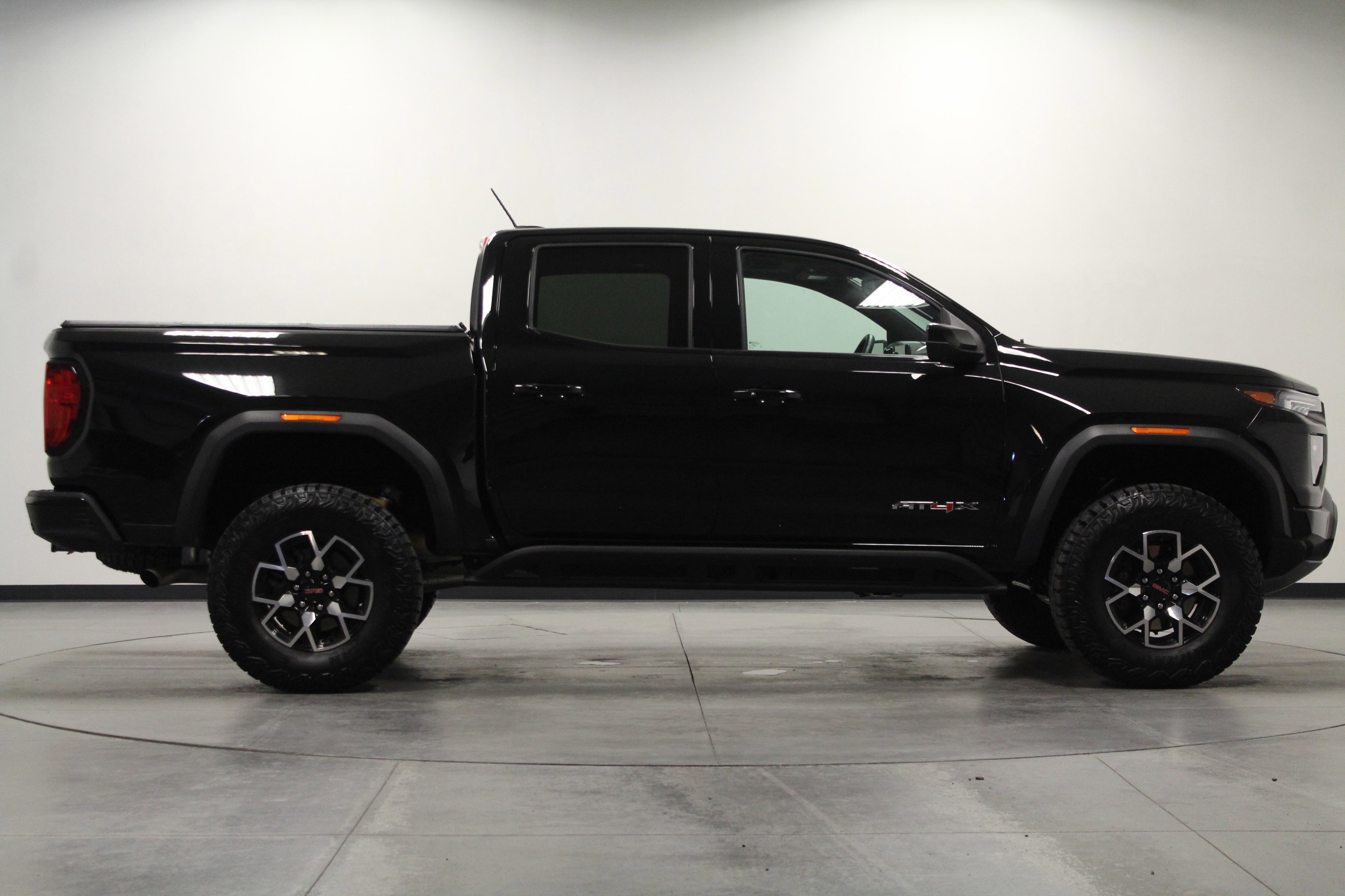 2024 Gmc Canyon AT4X photo 2