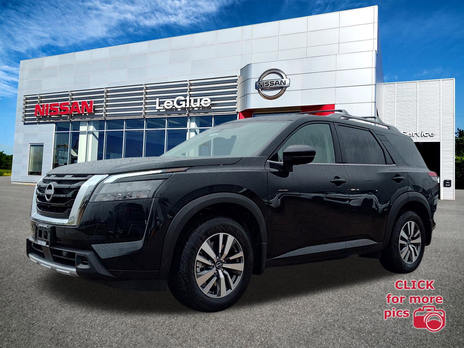 2025 Nissan Pathfinder SL's photo