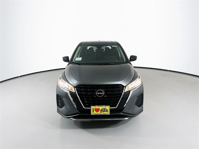 2025 Nissan Kicks Play S photo 2