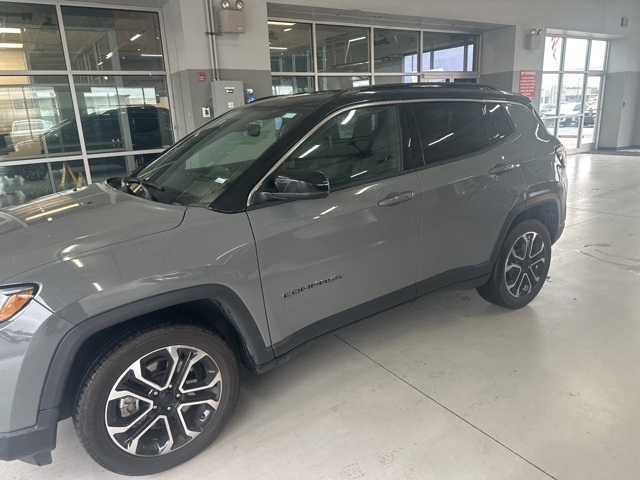 2023 Jeep Compass Limited photo 2