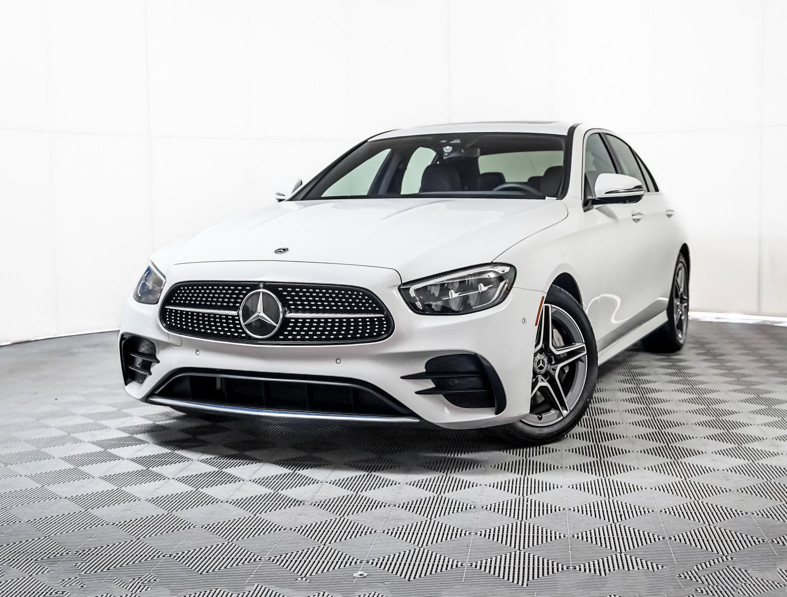 2022 Mercedes-Benz E-Class E350's photo