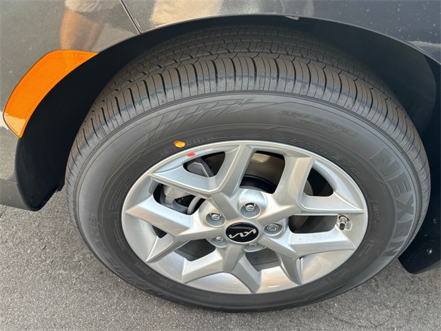 2025 Kia Soul LX photo 3