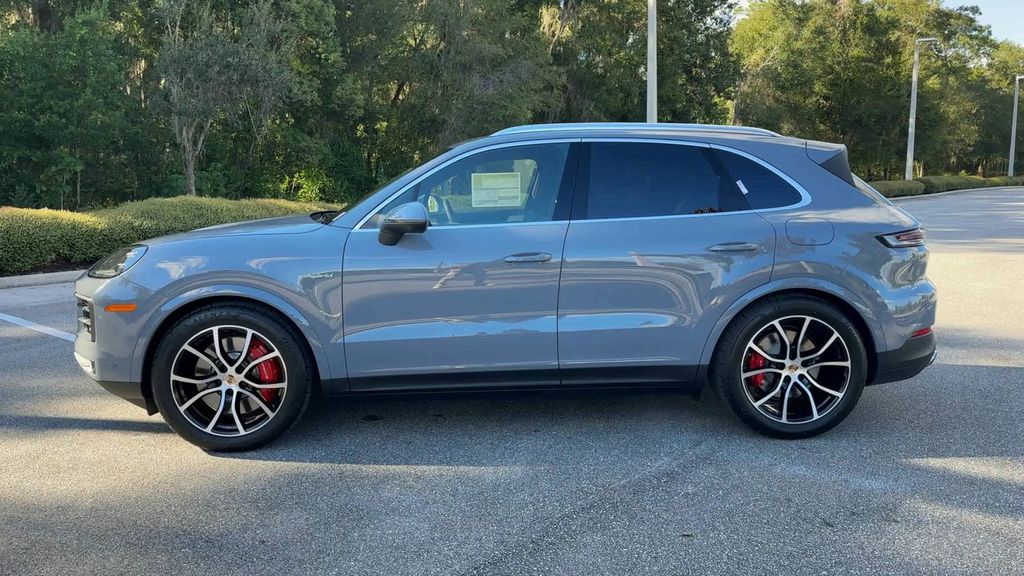 2026 Porsche Cayenne E-Hybrid S photo 4