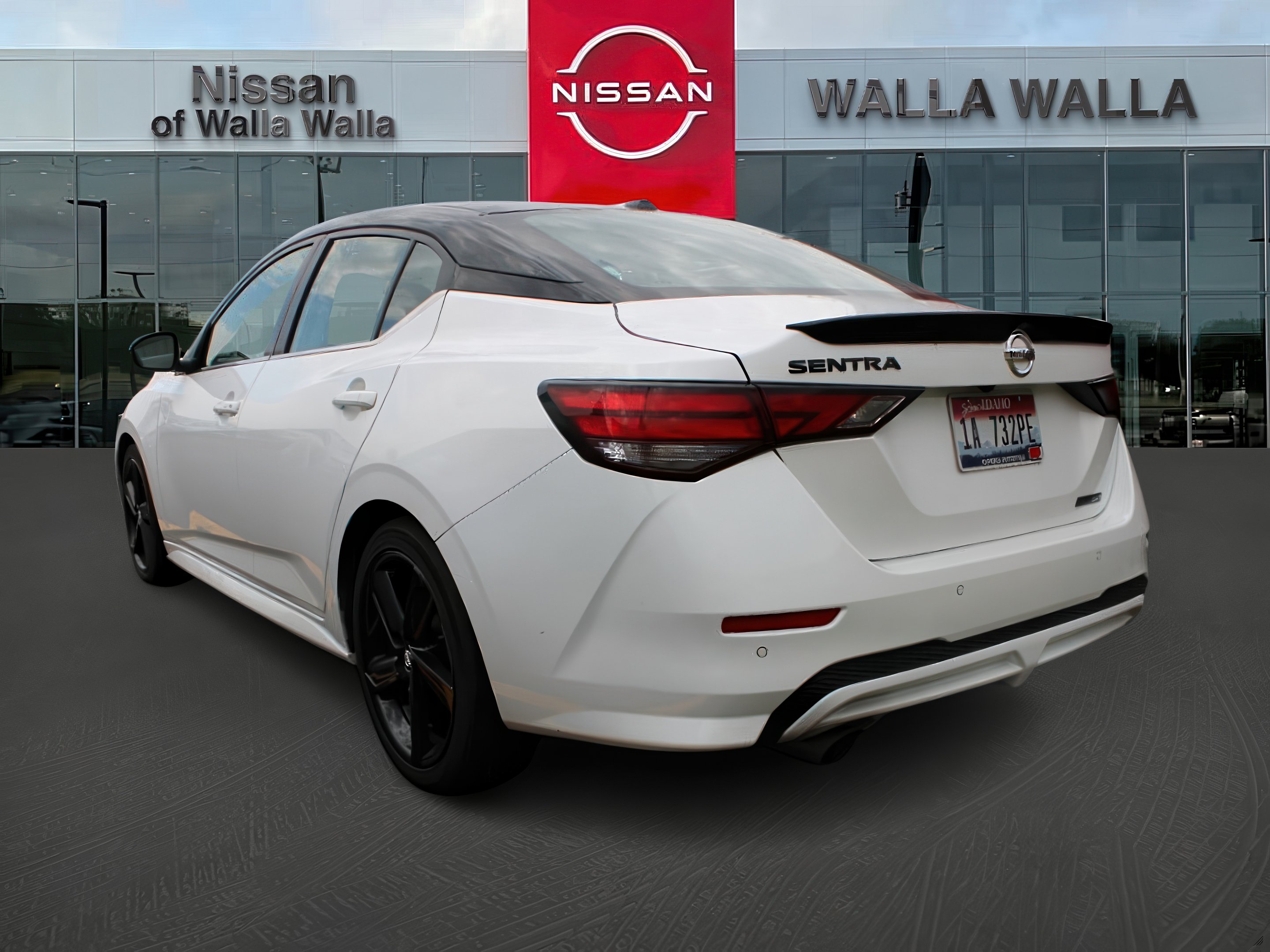 2022 Nissan Sentra SR photo 3