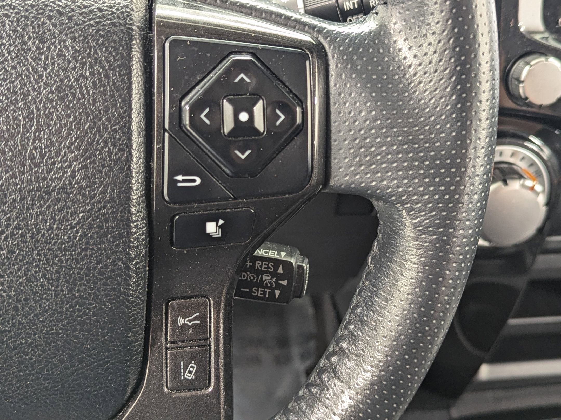2020 Toyota 4Runner TRD Premium photo 22