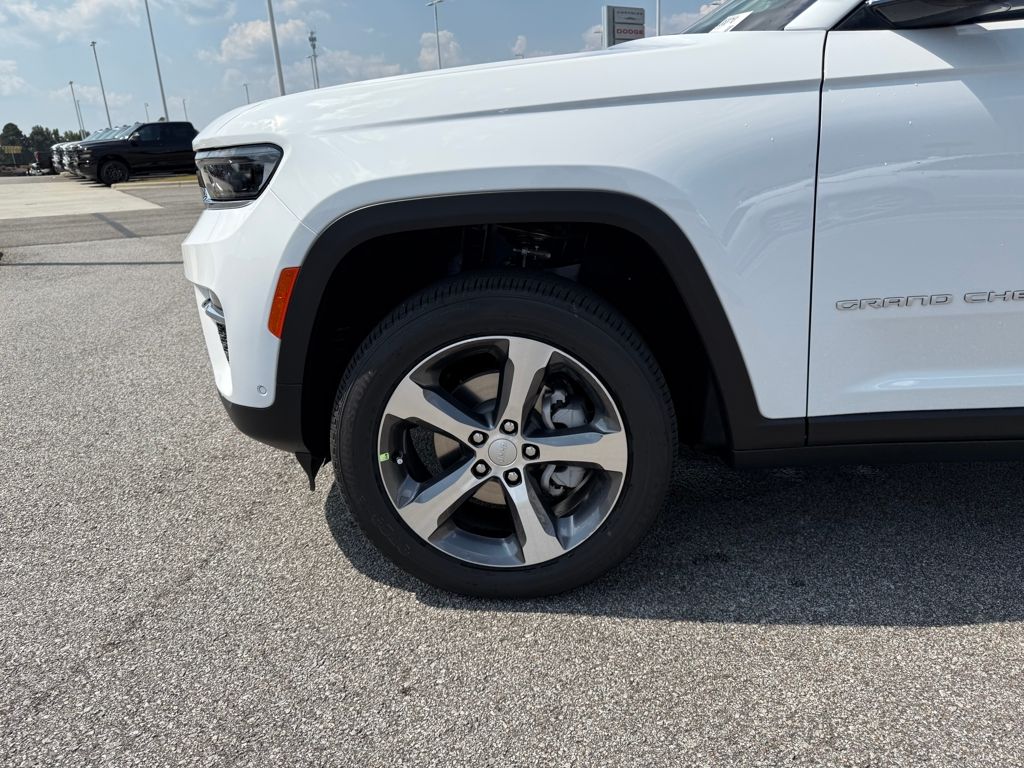 2025 Jeep Grand Cherokee Limited photo 25