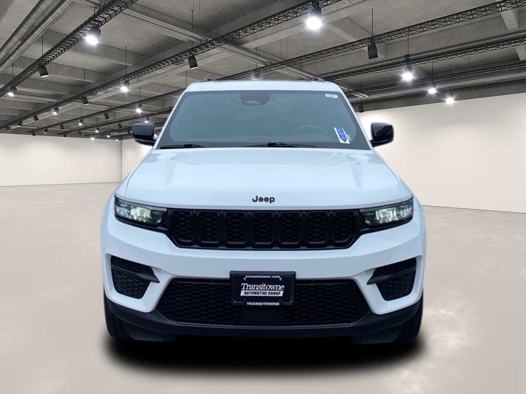 2022 Jeep Grand Cherokee Altitude photo 2