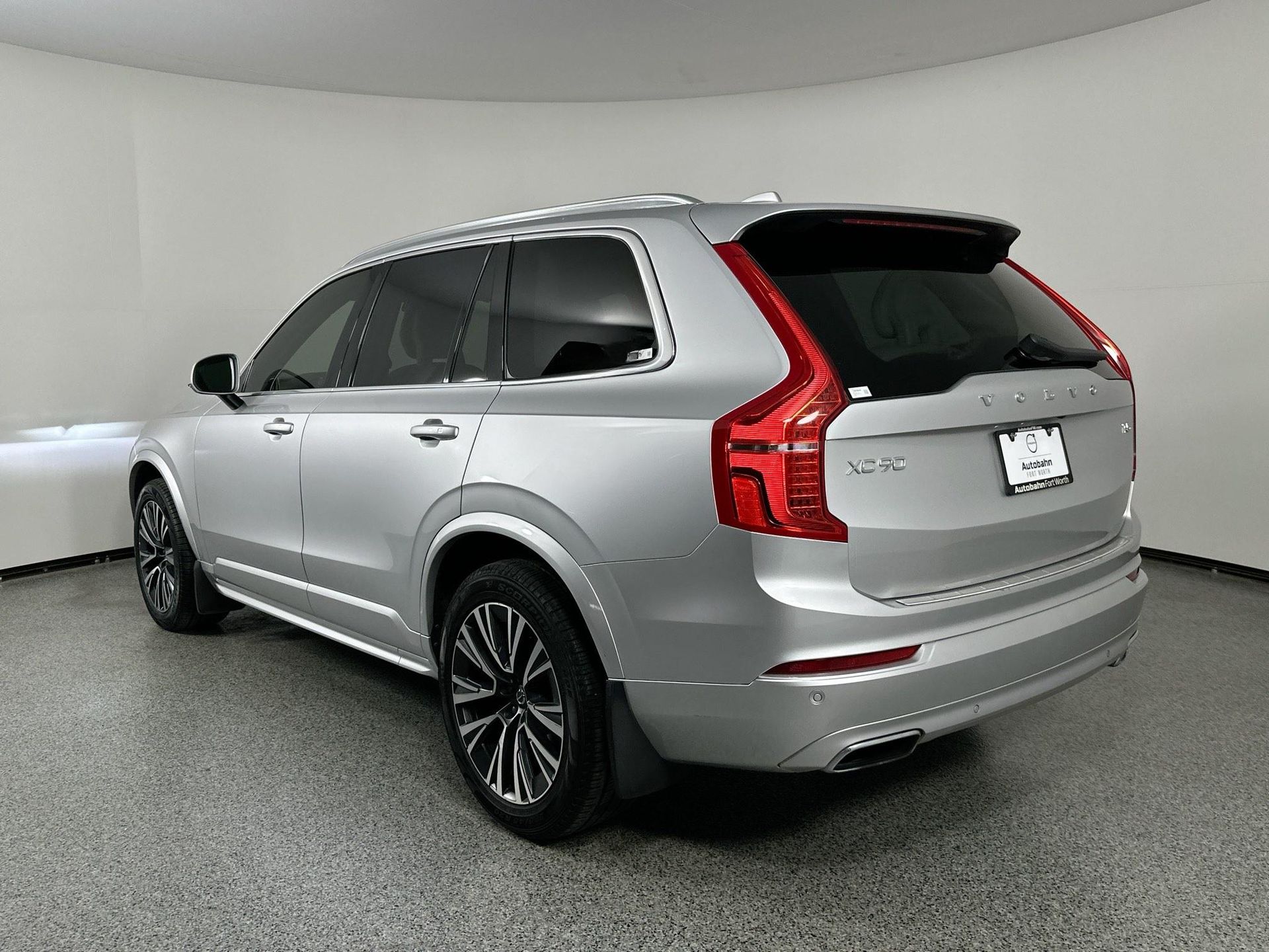 2020 Volvo XC90 T5 Momentum photo 2