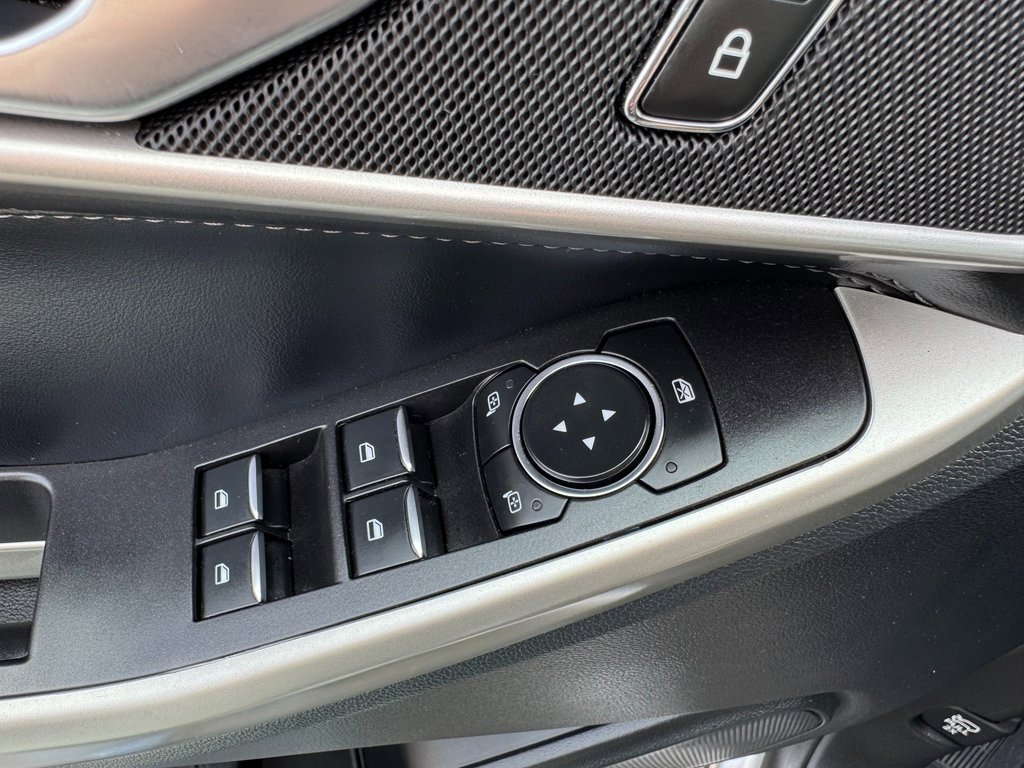 2023 Ford Explorer XLT photo 10
