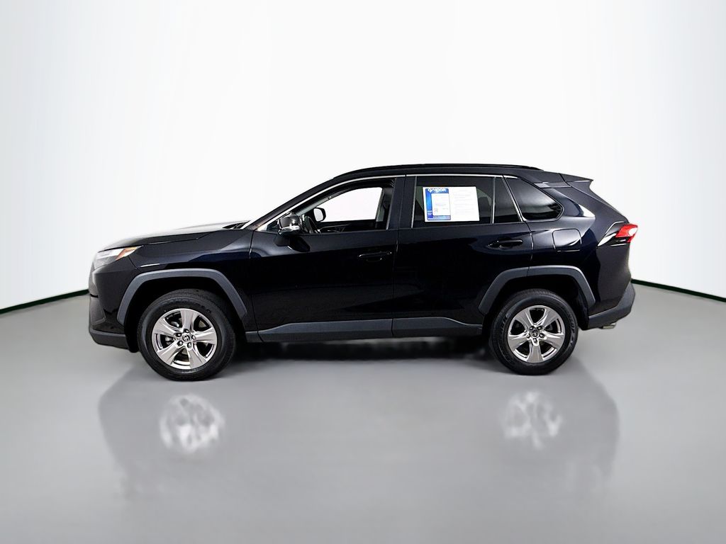 2022 Toyota RAV4 XLE photo 6