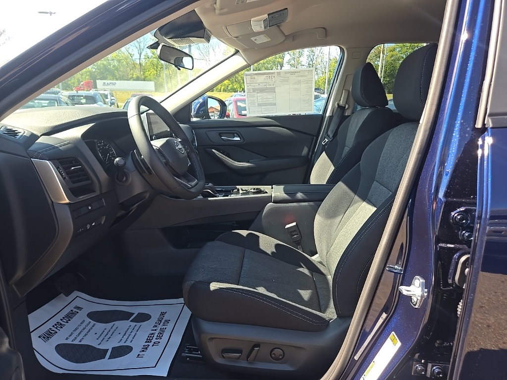 2026 Nissan Rogue SV photo 8