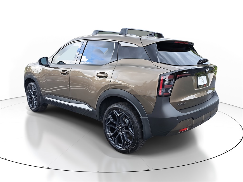 2026 Nissan Kicks SR photo 4