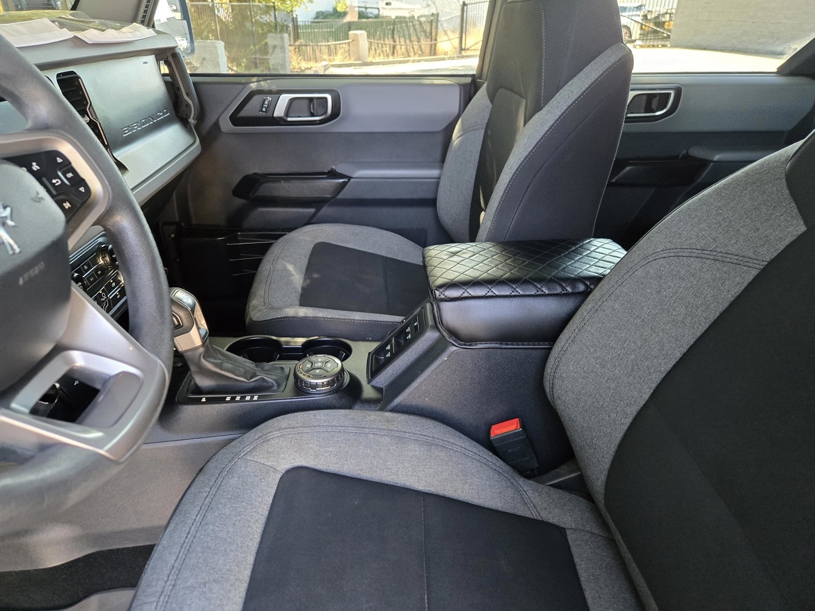 2022 Ford Bronco Base photo 29