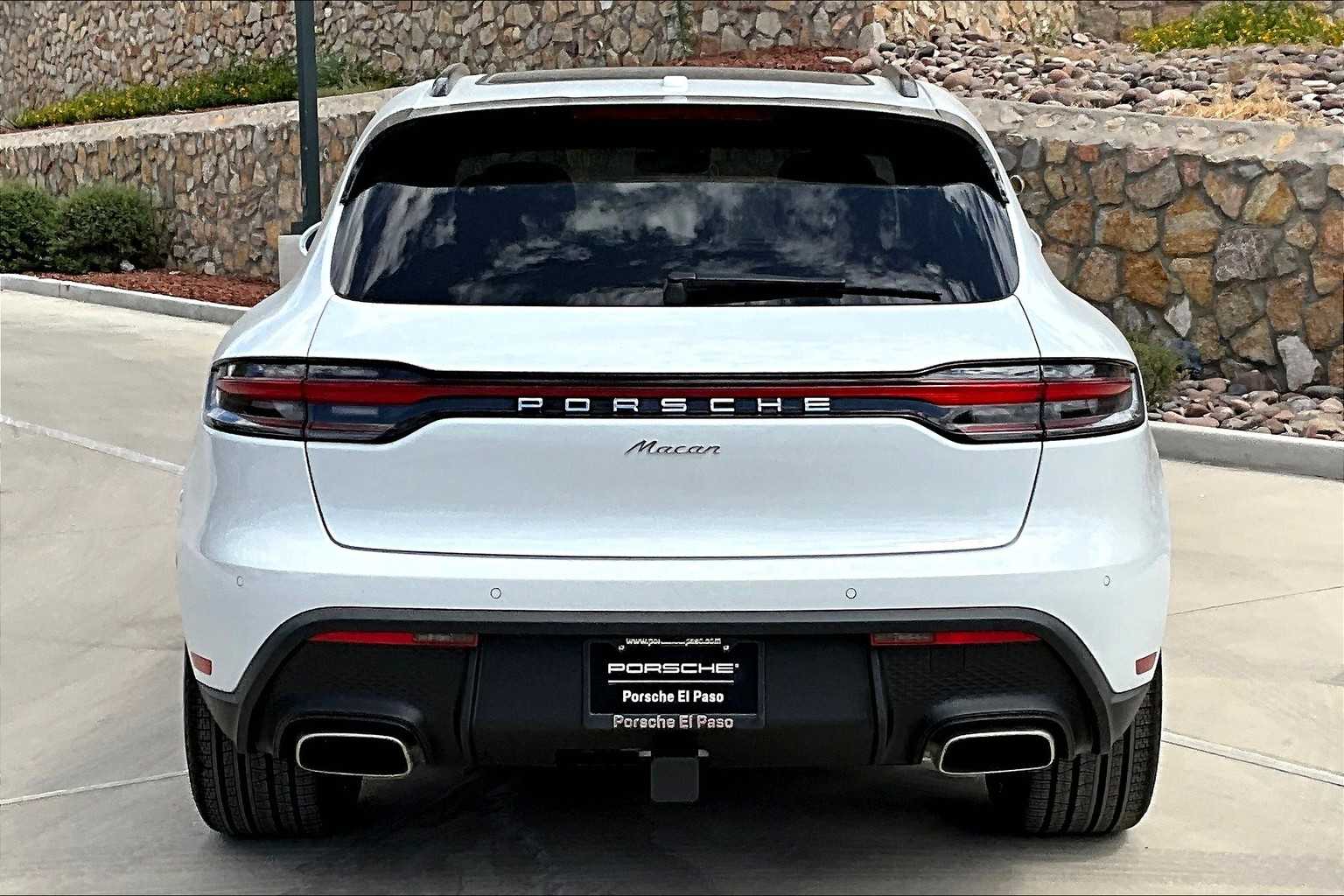 2026 Porsche Macan T photo 6