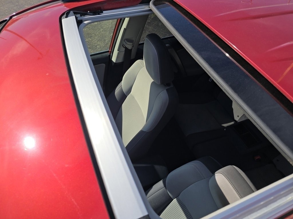 2015 Toyota RAV4 XLE photo 2