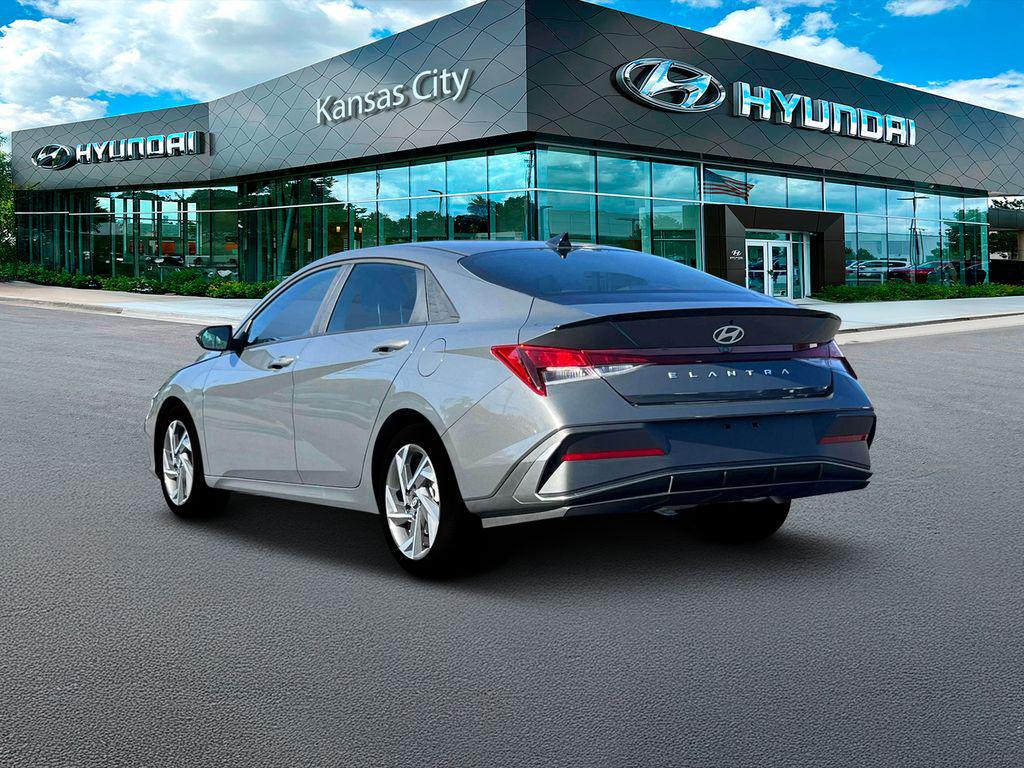 2025 Hyundai Elantra SEL Sport photo 4