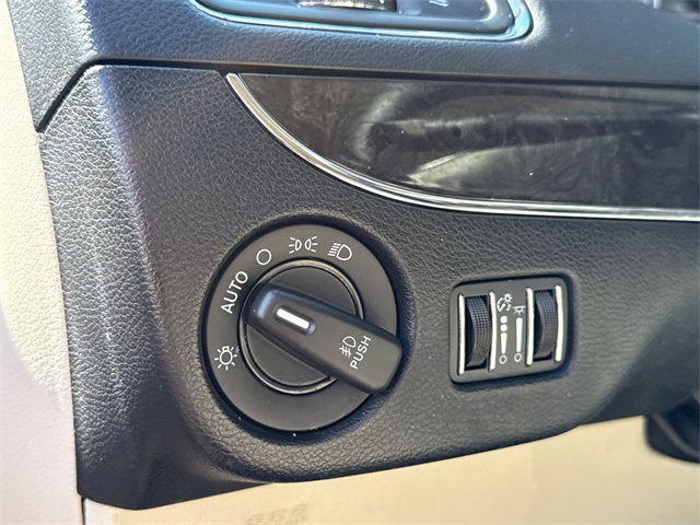 2013 Chrysler Town & Country photo 9