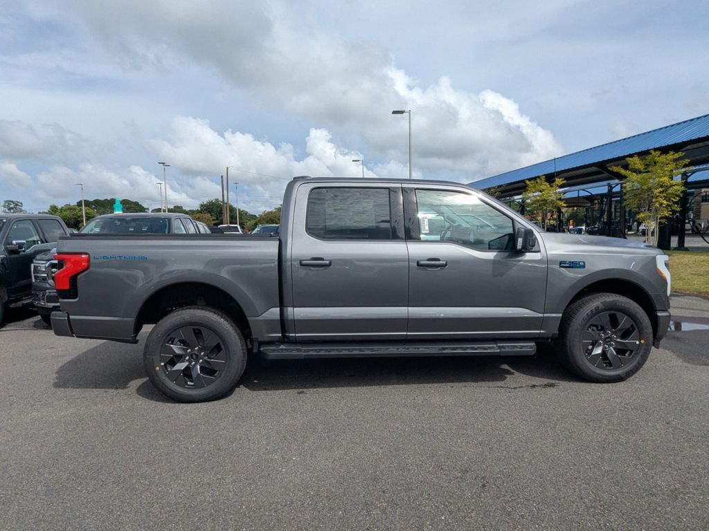 2025 Ford F-150 Lightning photo 2
