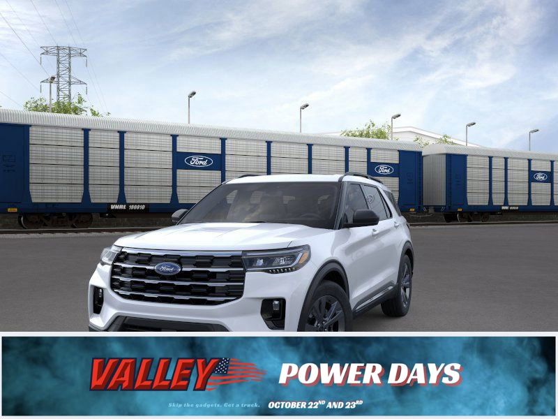 2025 Ford Explorer photo 3