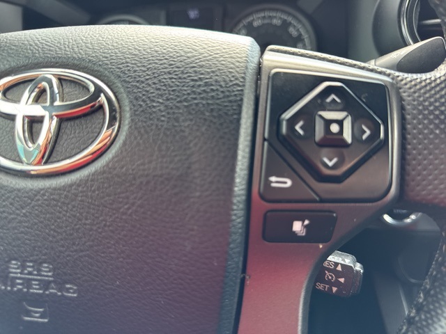 2016 Toyota Tacoma TRD Off-Road V6 photo 20