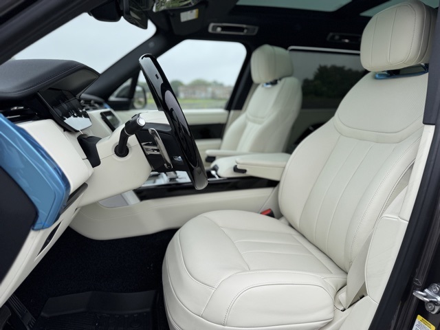 2025 Land Rover Range Rover SE photo 12