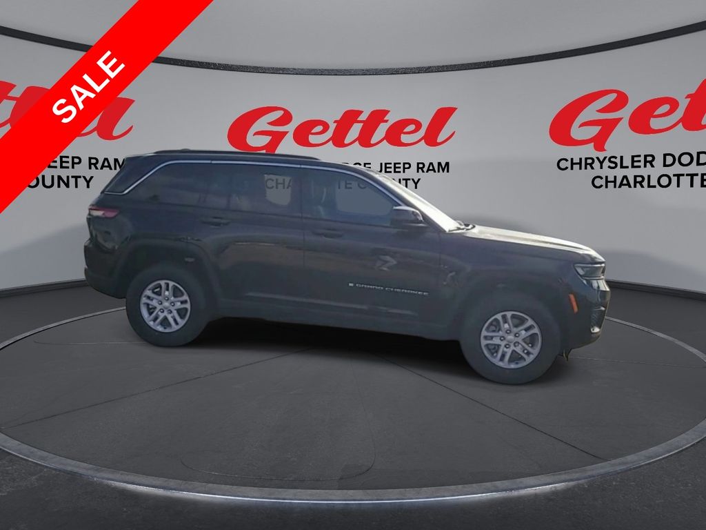 2025 Jeep Grand Cherokee Laredo Altitude photo 10