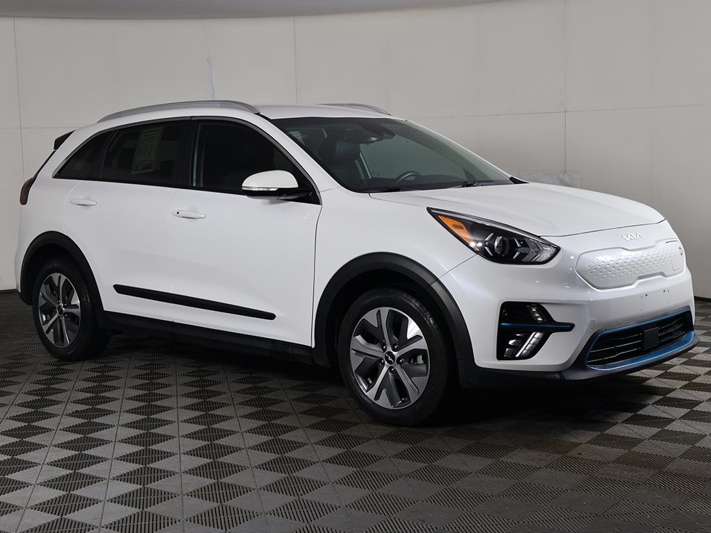 Used 2022 Kia Niro EX with VIN KNDCC3LG2N5132220 for sale in Bedford, OH