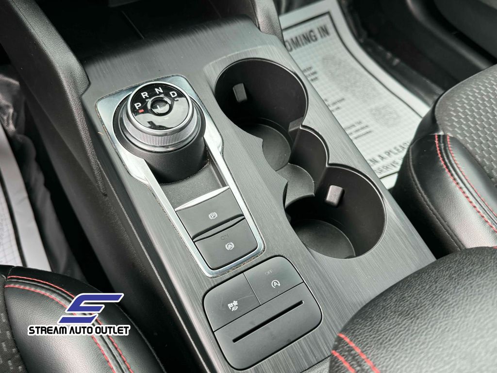 2024 Ford Escape ST-Line photo 25