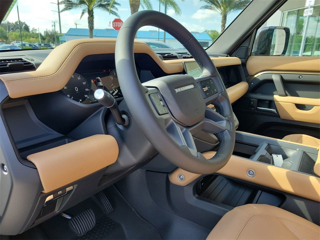 2025 Land Rover Defender 110 S photo 23