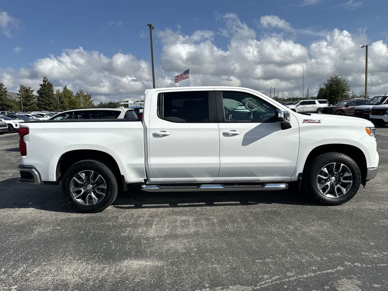 2024 Chevrolet Silverado 1500 LT photo 3
