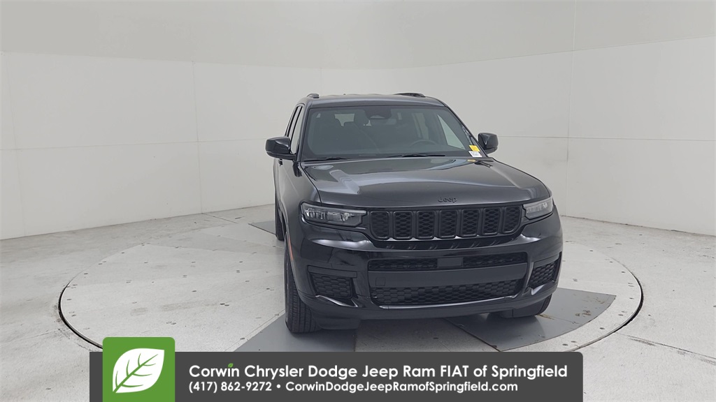 2024 Jeep Grand Cherokee Altitude photo 2
