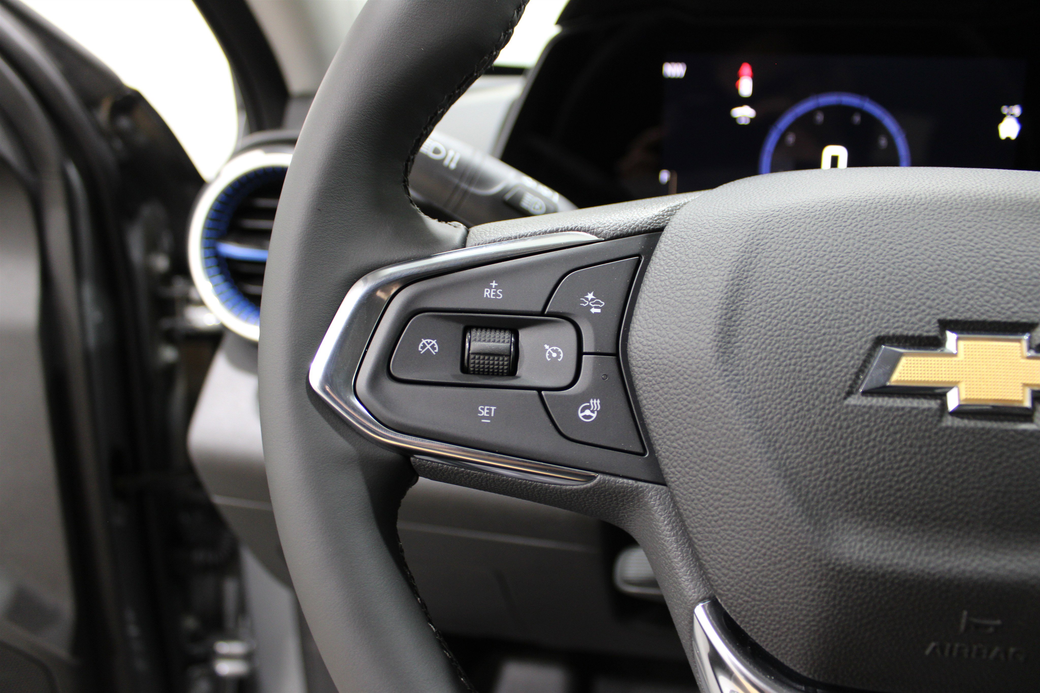 2025 Chevrolet Trax LT photo 6