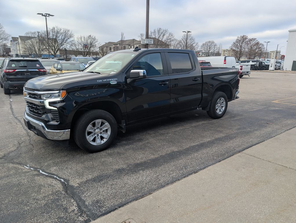 2025 Chevrolet Silverado 1500 LT's photo