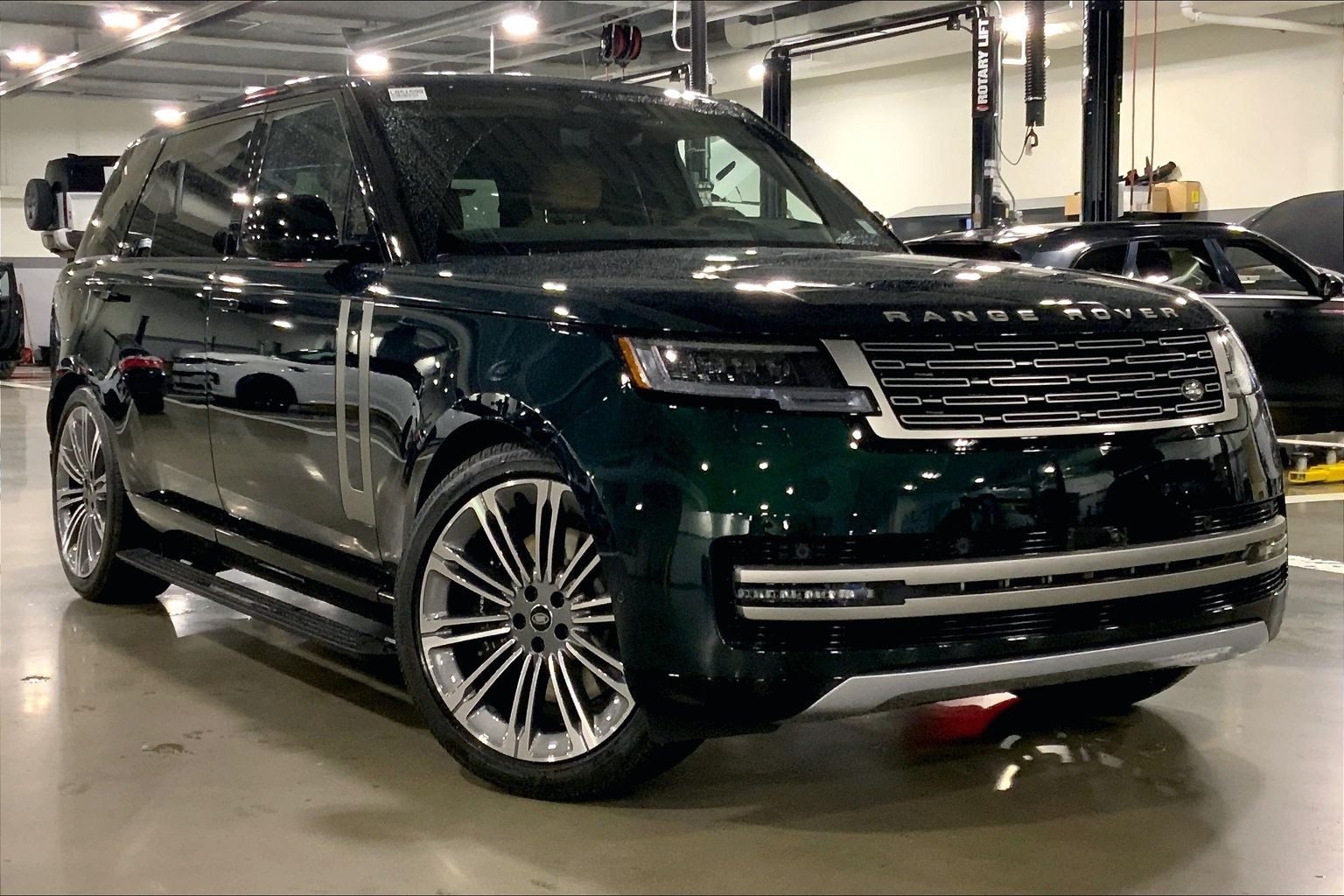 2025 Land Rover Range Rover SE photo 2