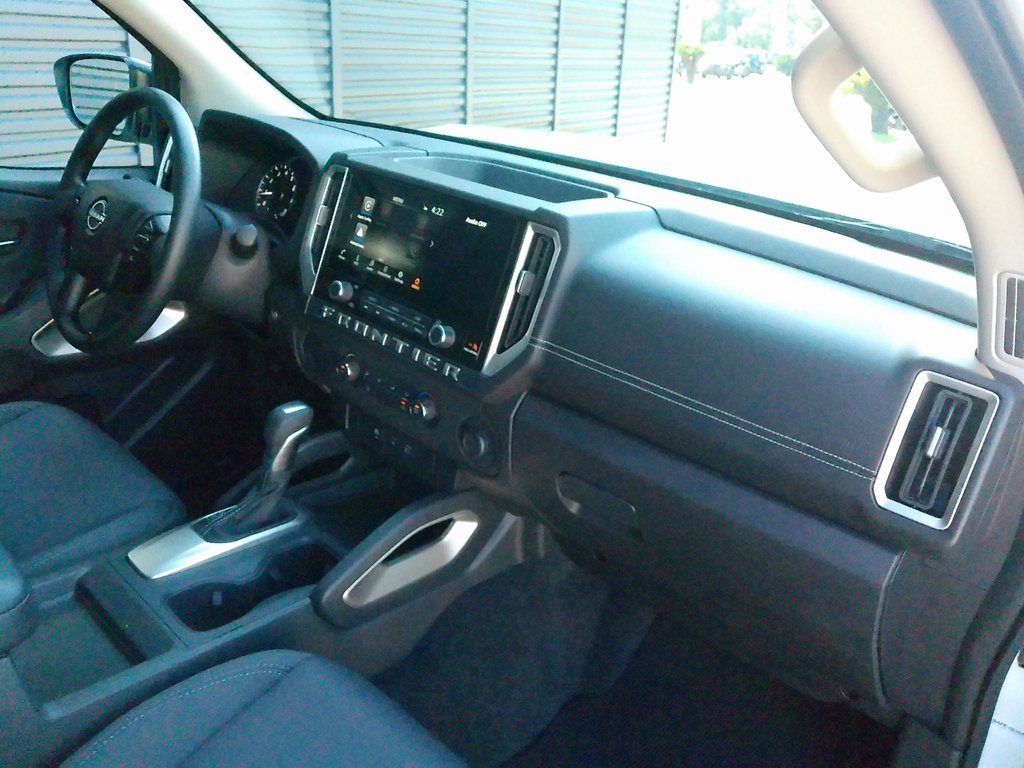 2025 Nissan Frontier SV photo 13