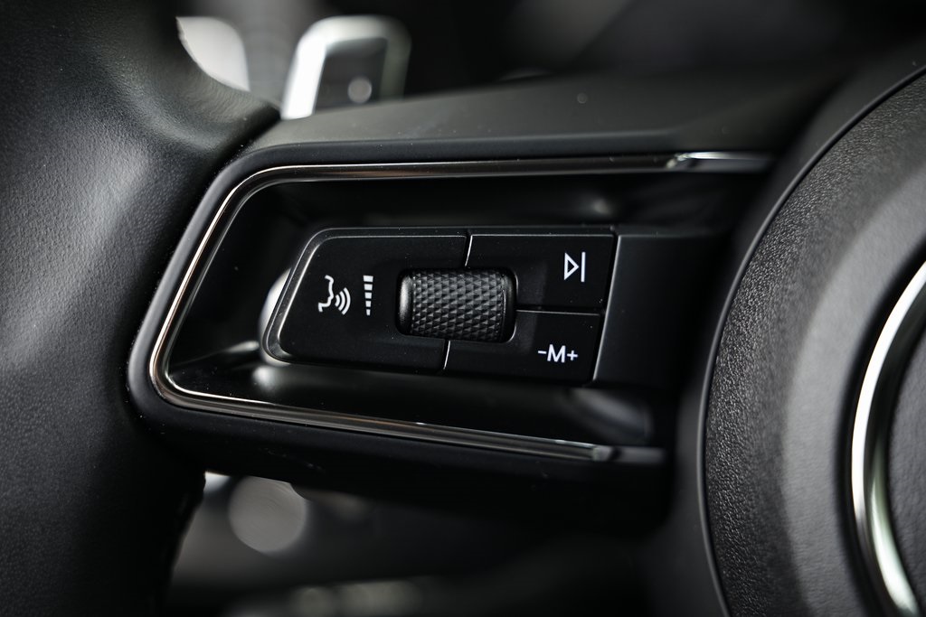 2024 Porsche Macan T photo 35