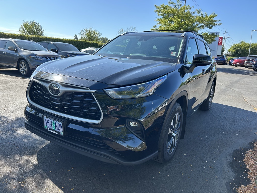 2022 Toyota Highlander XLE photo 3