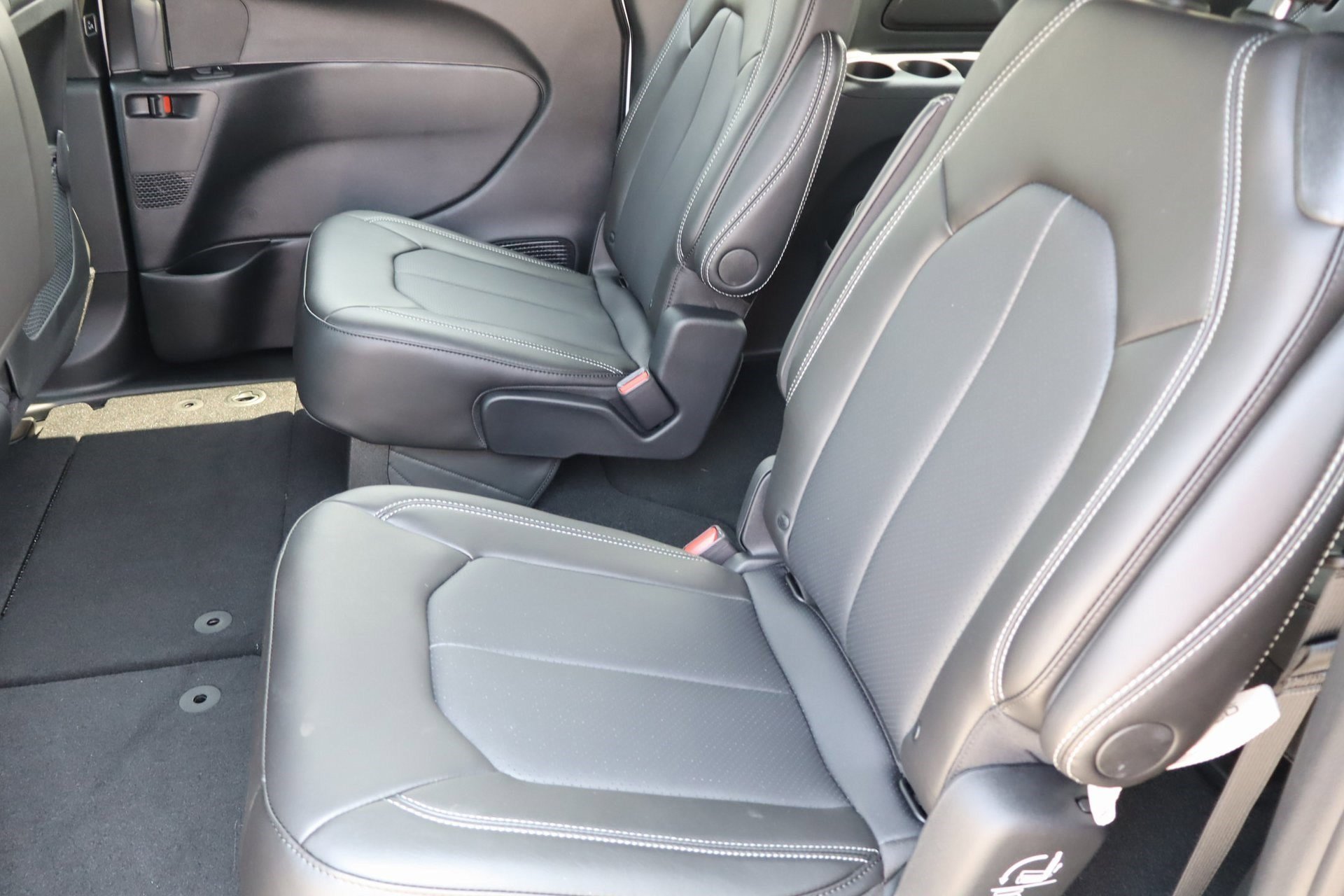 2025 Chrysler Voyager LX photo 22