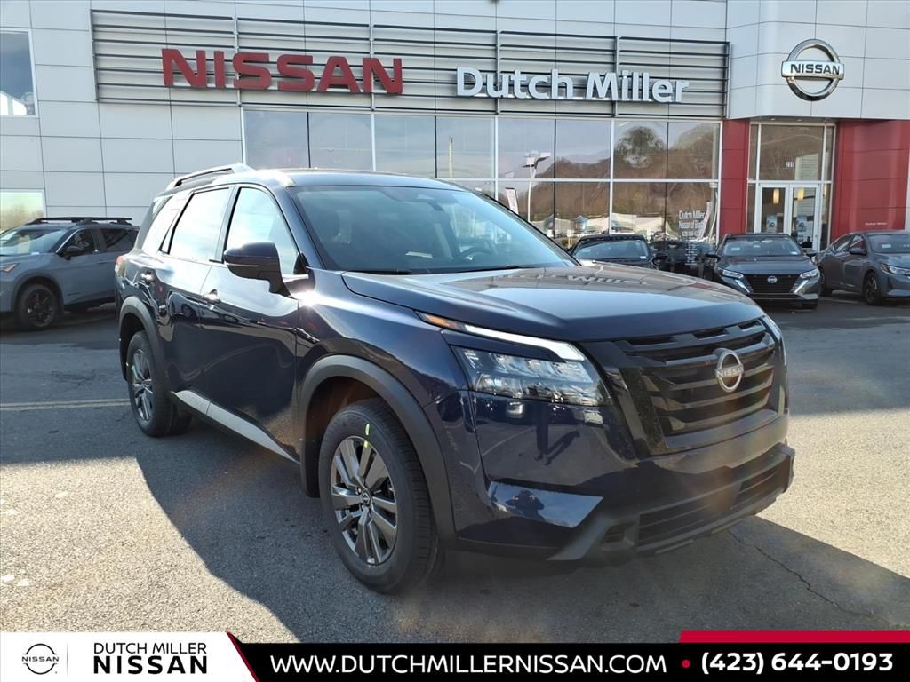2025 Nissan Pathfinder SV's photo