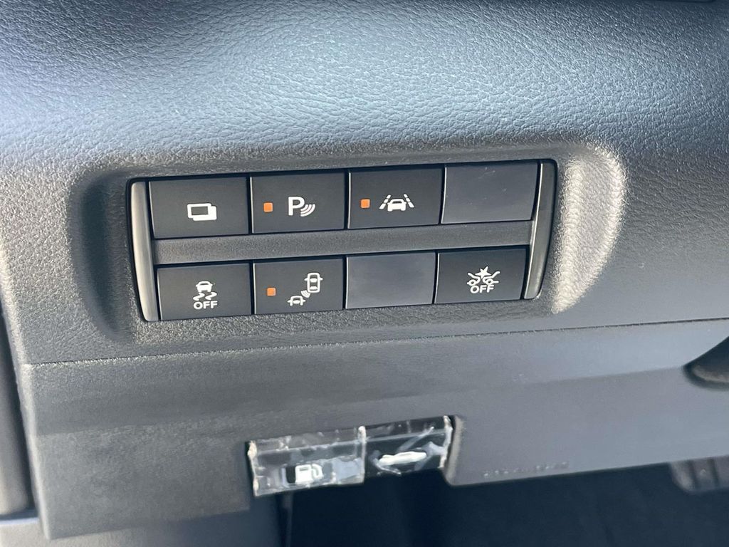 2025 Nissan Kicks Play S photo 18