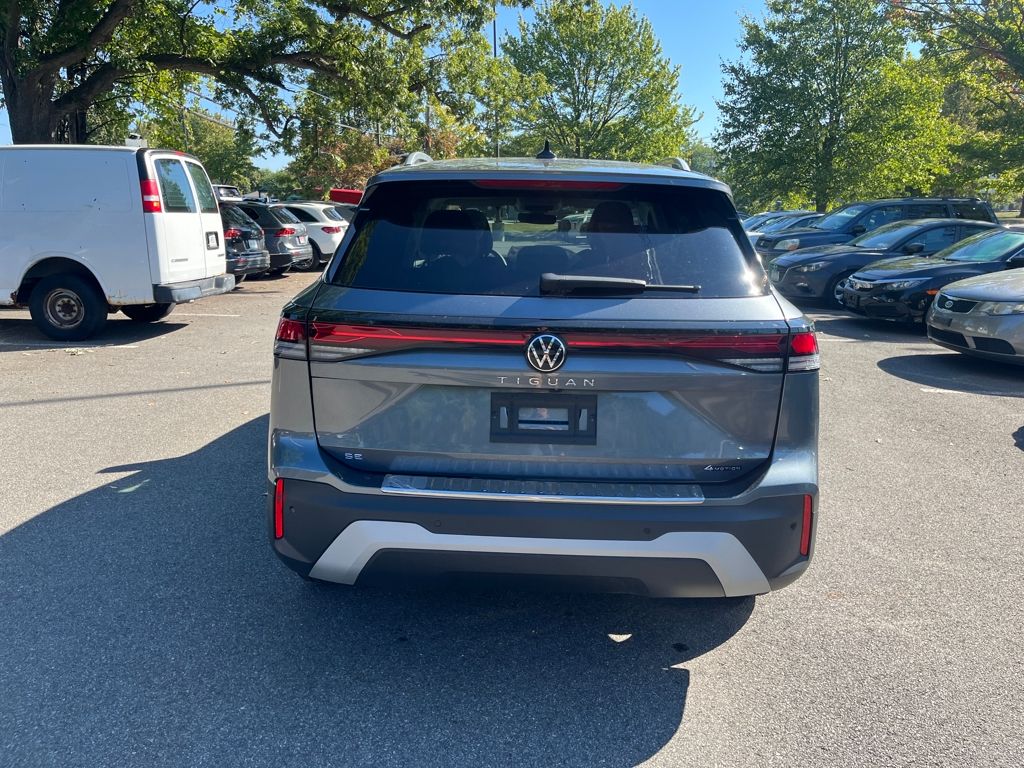 2025 Volkswagen Tiguan SE photo 5