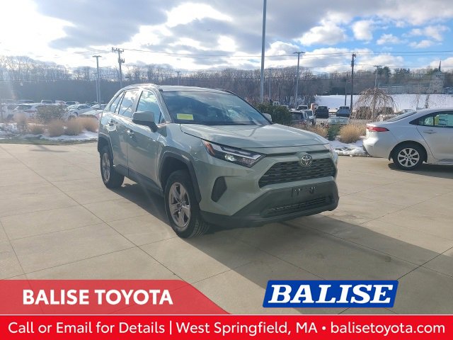 2023 Toyota RAV4 XLE's photo