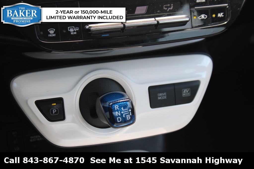 2017 Toyota Prius Four photo 12